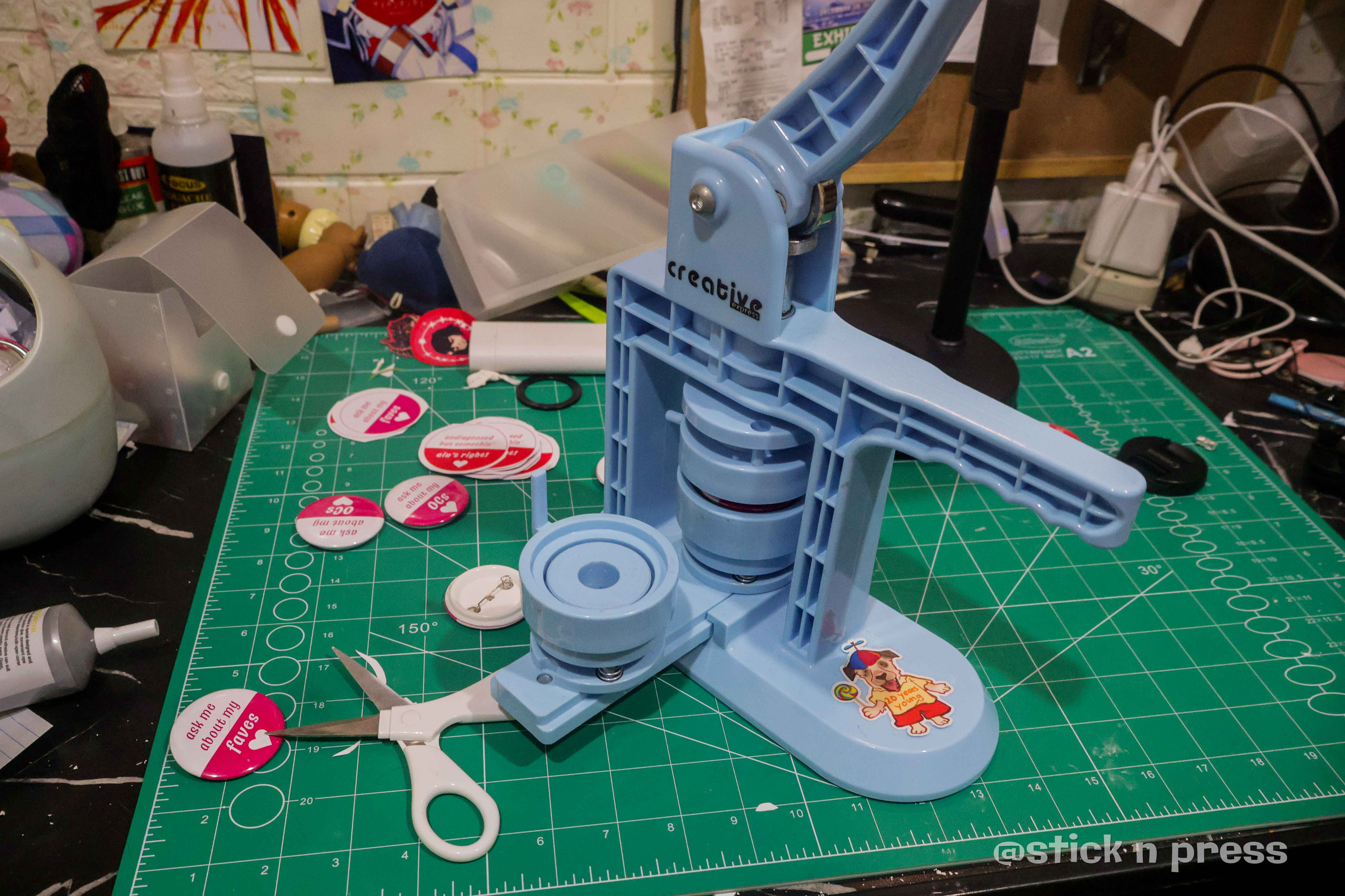 Button pin machine and prepared sample button pin designs